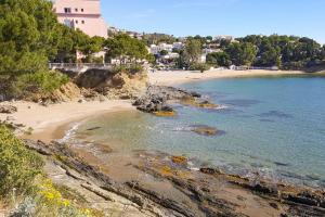 Hotel Carbonell, Llança – Updated 2022 Prices