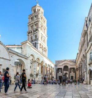 Visit Hajduk Fan Shop in the Port of Split • HNK Hajduk Split