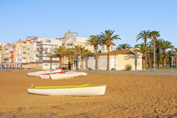 What are the best hotels in Barrio Maritimo Beach?