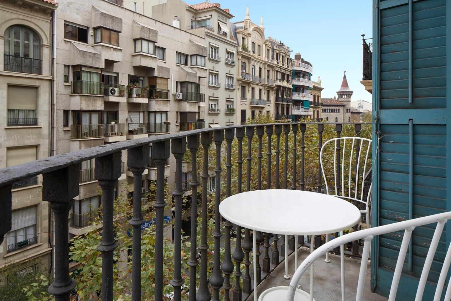 House with 9 private rooms