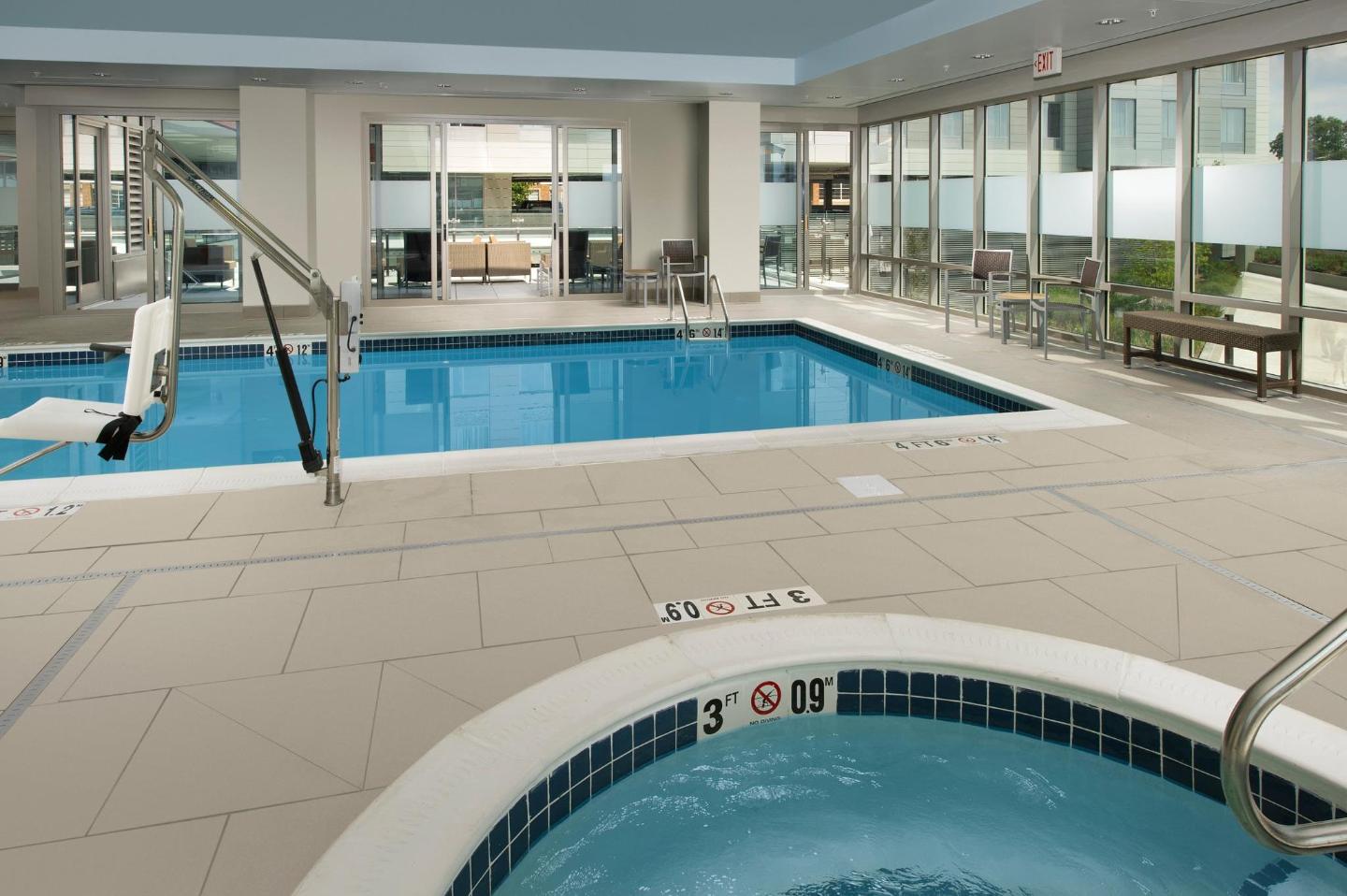 washington dc hotels with outdoor pools