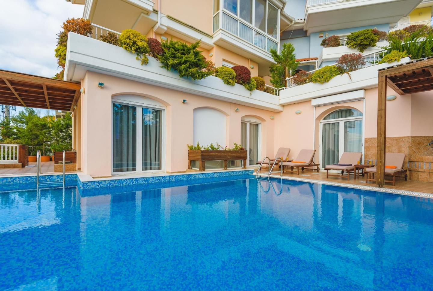 The 10 best hotels with pools in Athens, Greece