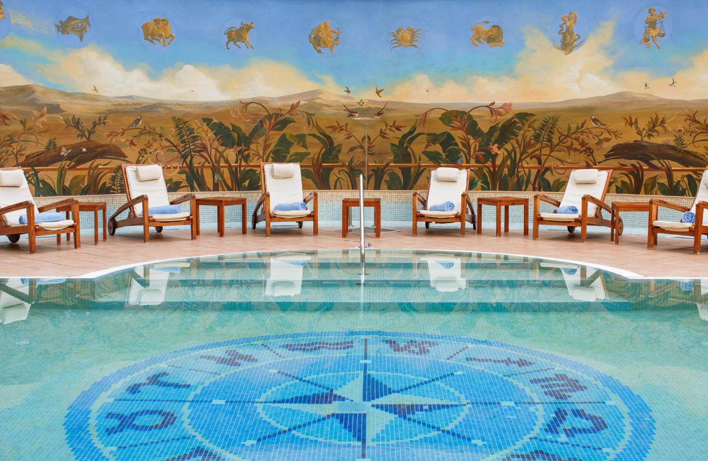 Cele mai bune 10 hoteluri cu piscine din Sinaia, România | Booking.com