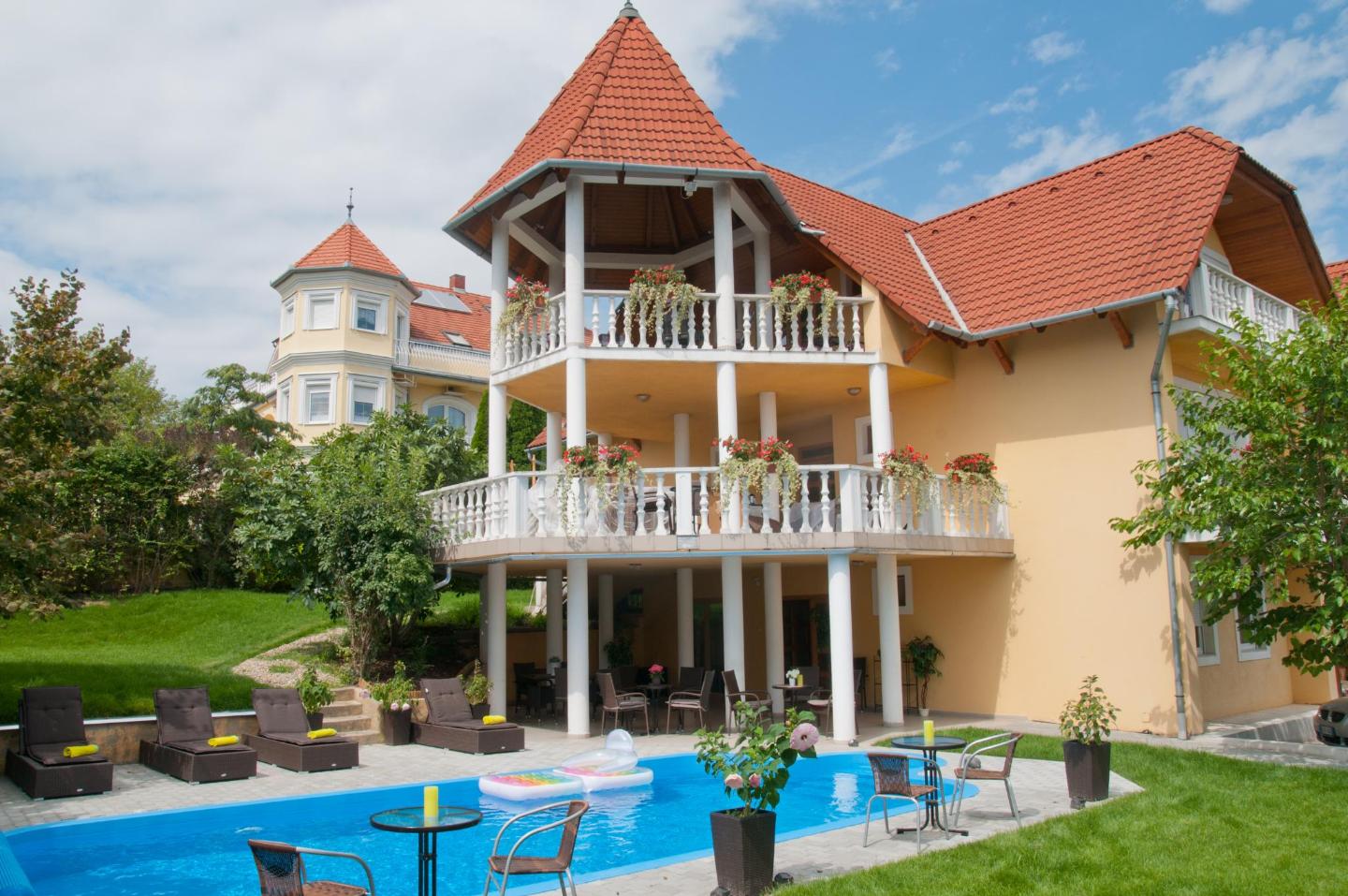 Hévíz Apartments Hotels with Guaranteed Best Rate