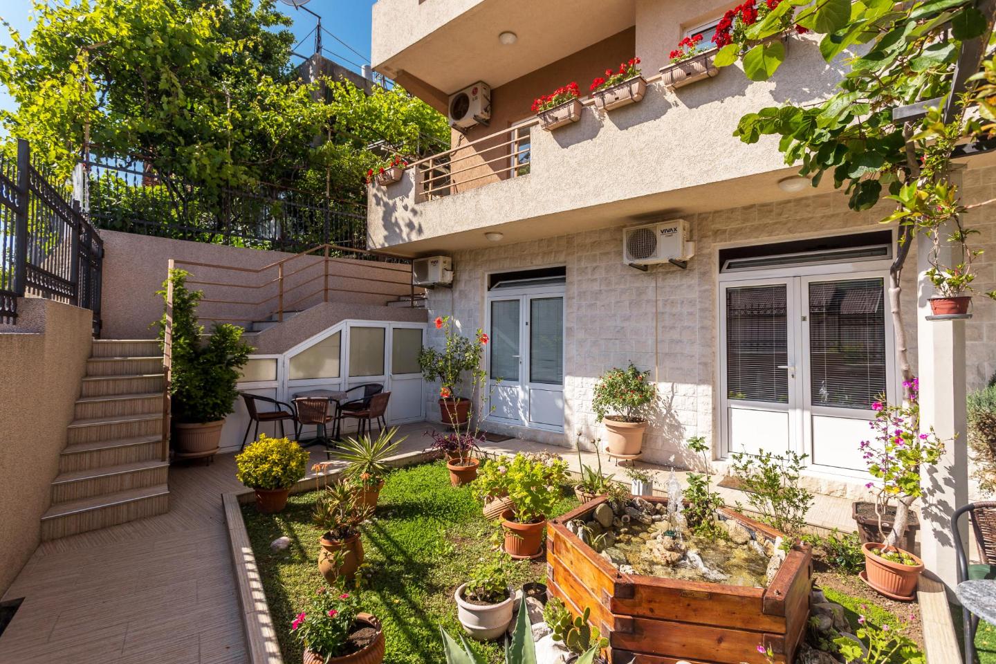 What are the best Apartments hotels in Igalo?