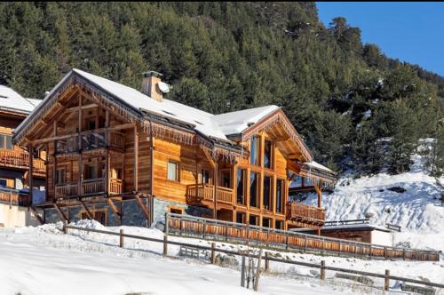 Chalet Luxe Aquila, Ceillac, France - Booking.com