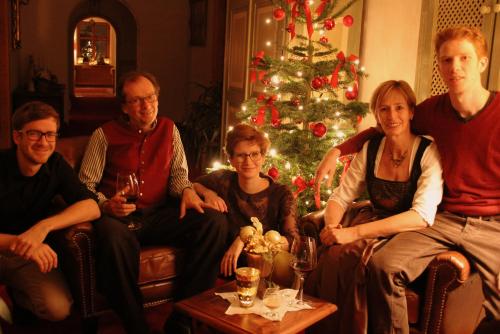 Die Besitzer Othmar und Caroline Kössler mit ihren drei Kindern Clemens, Anna-Sophia und Benedikt