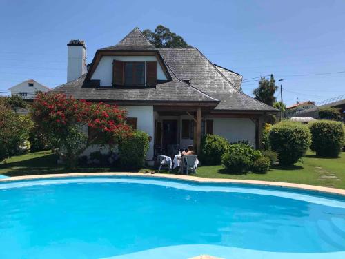 Chalet con piscina y 2000 m de jardín, Vigo – Precios ...