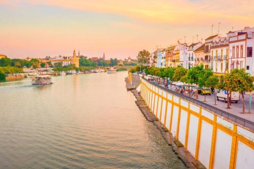 Homestay AMAZING RIVER VIEW - Central for 1 (Spanje Sevilla ...