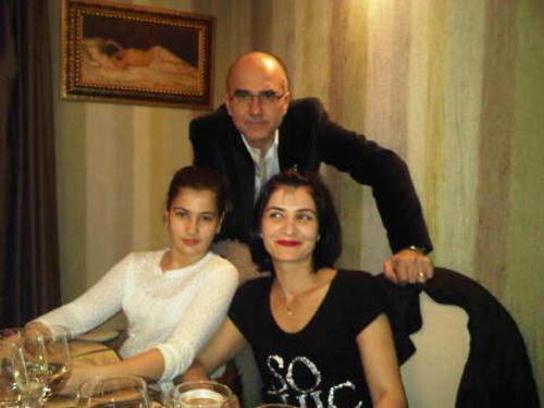 Iulian, Carmen si Aniela Chirau