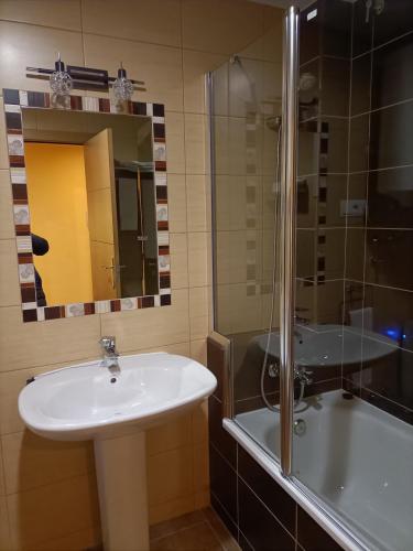 Apartamentos La Catedral, Roda de Isábena – Precios ...