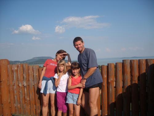 Zsuzsa, Zsóka, Maja, Zoli
