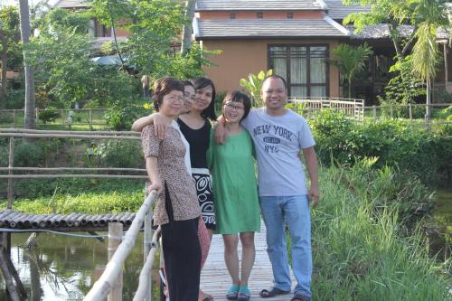 Thai, Tam, Hai, Mai, Hang (right to left)