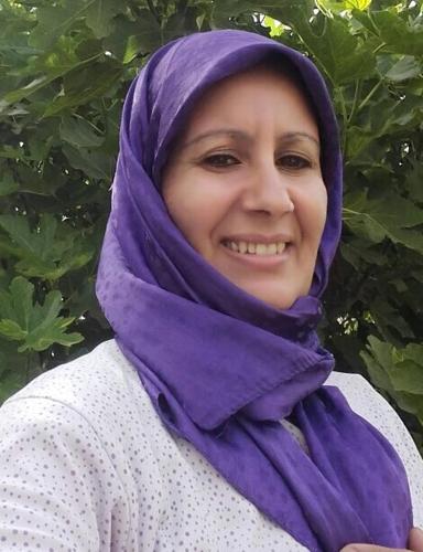 KHADIJA, estara encantada de atenderles!