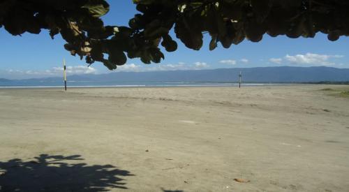 Praia da enseada - próximo ao Cantão do Indaiá
