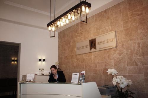 Receptionist