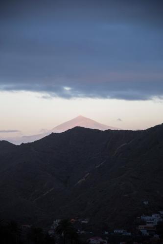 El Teide en Tenerife, Vista desde Hermigua, La Gomera