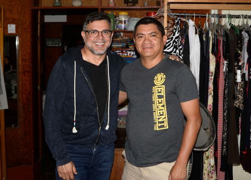 Junto al salsero Luis Enrique (izq), también somoteño
