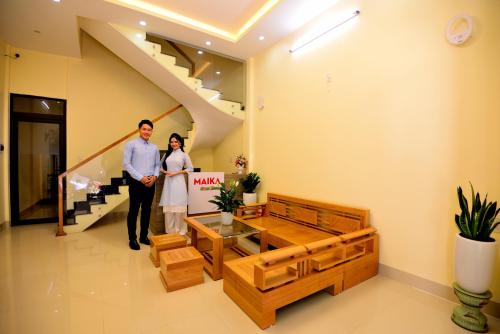 Đây là nội thất phòng lễ tân nhà nghỉ Maika và nhân viên lễ tân của nhà nghỉ