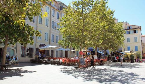 LE PANIER ENCHANTÉ - Suites & Loft - Terrasse et patio au dessus du Vieux  Port, Marseille – Updated 2023 Prices