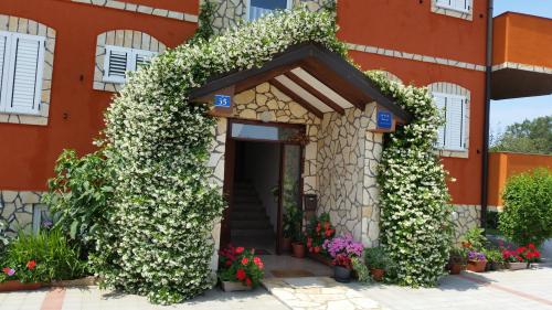 Apartments Dugonjic