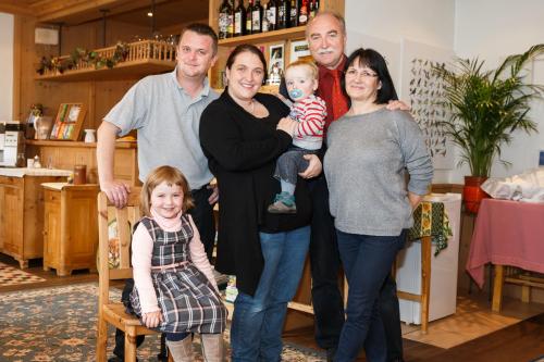 Familie Ashworth-Opitz im Frühstücksraum