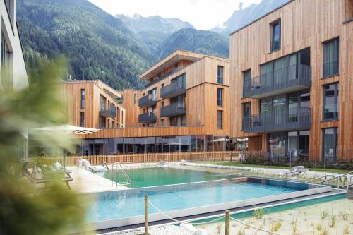 The team of ALL-SUITE RESORTS