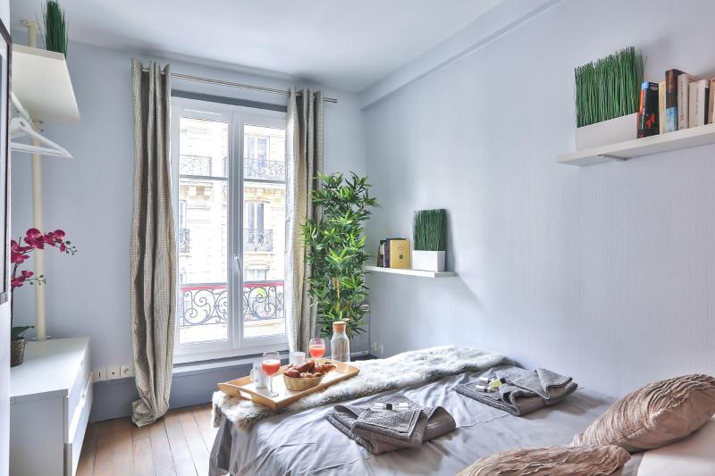 Stunning Apartment near Eiffel Tower — комфортный отель в Париже