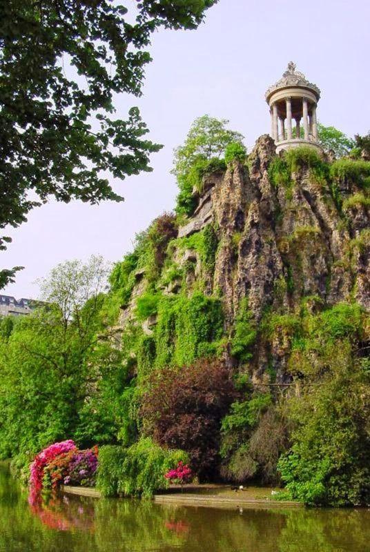 Цены на Villette - Buttes Chaumont's Park -Entire Flats в Париже