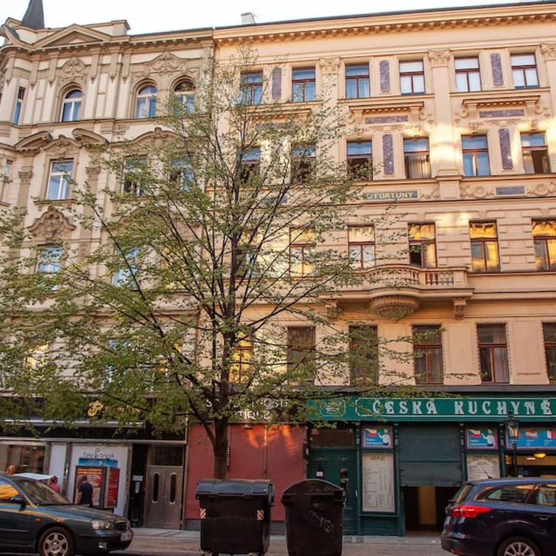 STYLISH BIG apartment in the HEART of the OLD TOWN — отель в Праге, Чешская Республика