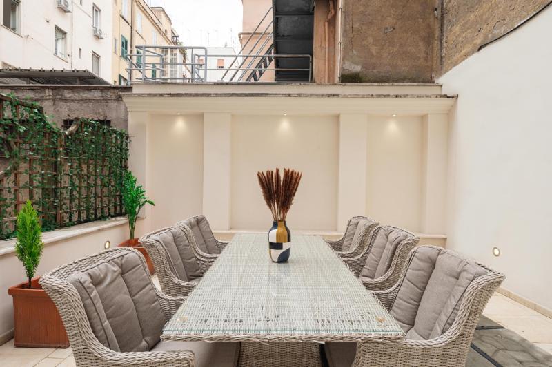 Via Vespasiano Private Apartment — отель в Риме, Италия